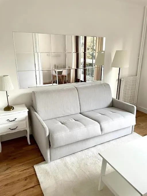 Studio Meuble Et Tres Lumineux Apartment Paris