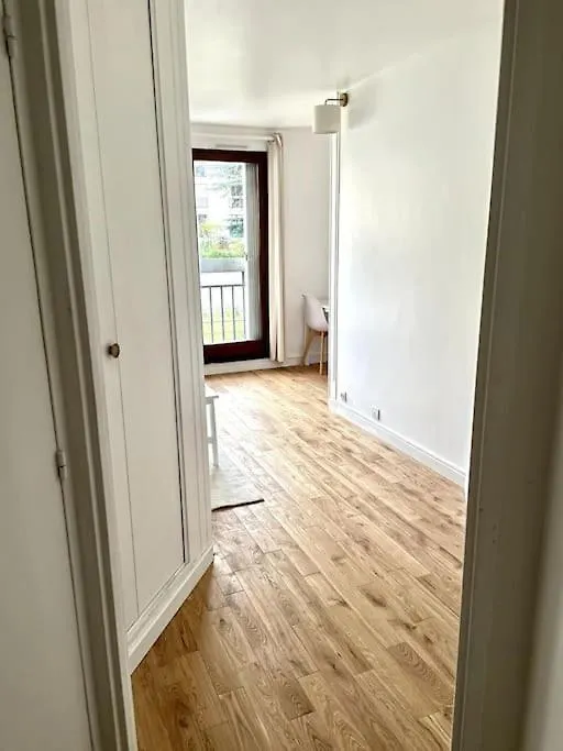 Studio Meuble Et Tres Lumineux Apartment Paris France